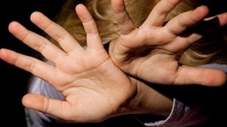 Azyaşlı qısnamaya məruz qaldı - Ailəsi onu bağışladı