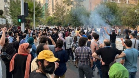 İrandakı etirazlarda daha 16 nəfər ÖLÜB