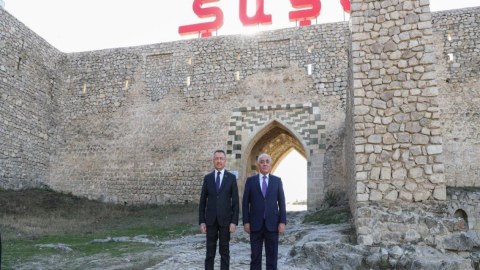 Əli Əsədov Fuat Oktayla Cıdır düzündə