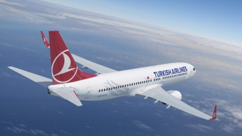 İstanbula uçan təyyarə təcili eniş etdi - Kuryoz olay