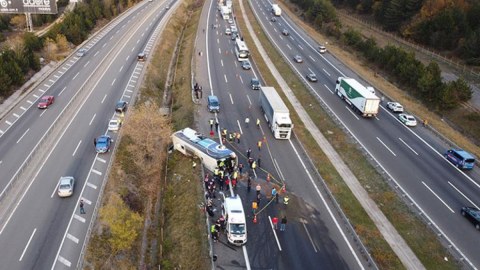 Türkiyədə avtobus qəzası: 3 ölü, 32 yaralı