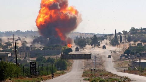 Rusiya Suriyanın şəhərini bombaladı - ÖLƏNLƏR VAR