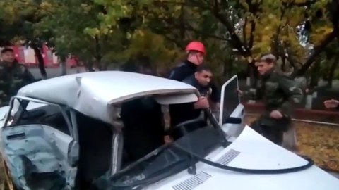 Qəzaya düşən şəxslər belə xilas olundu - VİDEO