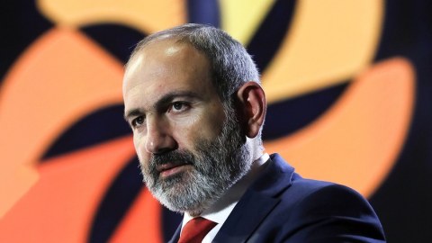 Paşinyan Praqa və Soçi görüşünü deputatlarla müzakirə etdi