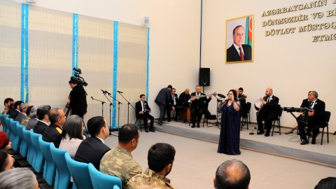 Naftalanda Zəfər Günü təntətəsi - FOTOLAR 