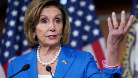 Nensi Pelosi istefa anonsu VERDİ 