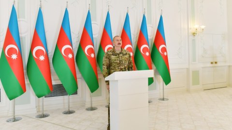“Məscidləri dağıdanı müsəlman ölkələrinin rəhbərləri qucaqlayıb öpə bilər?”  