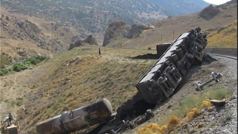 Rusiyada yük qatarı relsdən çıxdı