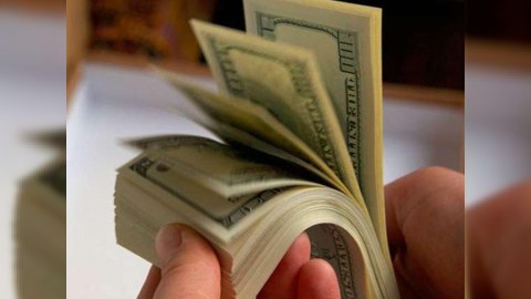 Bakıda evdən 25 min dollar oğurlandı