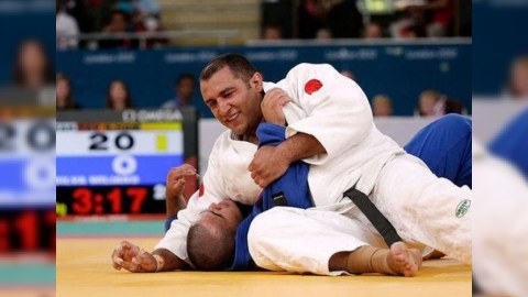 İlham Zəkiyev dünya çempionatında finala yüksəldi