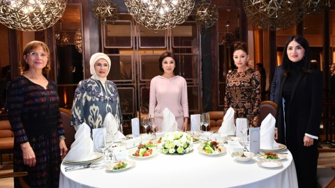 Birinci xanımlar şam yeməyində - FOTO
