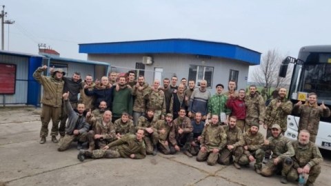 45 ukraynalı hərbçi əsirlikdən azad edildi
