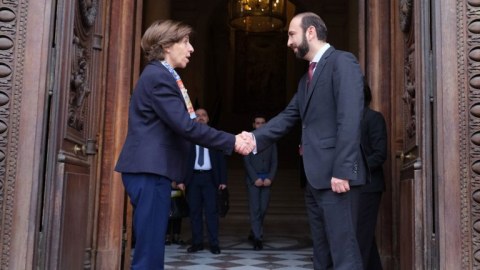 Mirzoyan fransalı həmkarı ilə görüşdü 