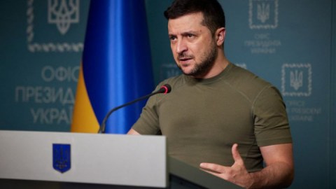 Zelenski Ukraynanın sülhə hazır olduğunu AÇIQLADI