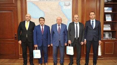 Rektor prezidentin təltif etdiyi müəllimlərlə görüşdü