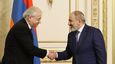 Paşinyan Rusiya nümayəndəsi ilə danışıqlar apardı 