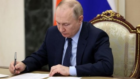 Putin Mariupola “Hərbi Şöhrət Şəhəri” fəxri adını verdi