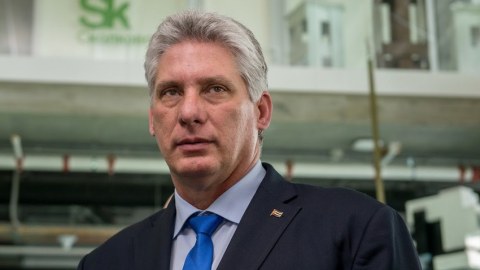 Kuba prezidenti Putinlə görüşə gəlir