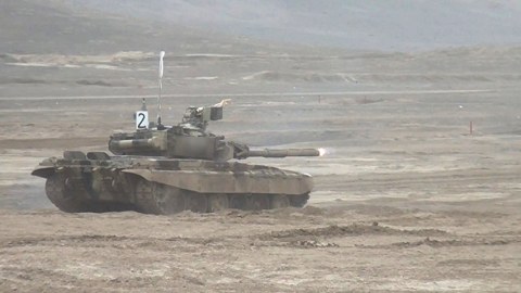 Tankçıların döyüş hazırlığı yoxlanılır - VİDEO