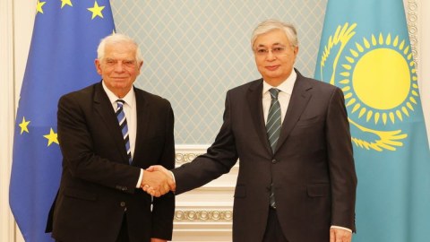 Borrell Tokayevlə görüşüb