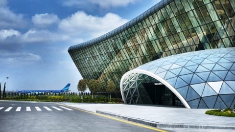 Aeroportda silahlı şəxs ələ keçirildi
