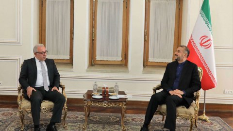Ermənistan rəsmisi İrana gəldi, bir sıra görüşlər keçirdi