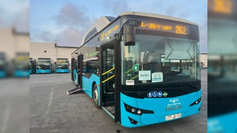 Bakıya 12 metrlik avtobuslar gətirildi - VİDEO