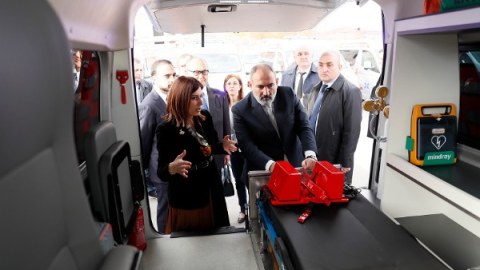 Yaponiya Ermənistana təcili yardım maşınları verdi - FOTOLAR