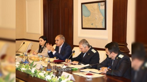 Xanlar Vəliyev BQXK rəsmisi ilə itkinləri müzakirə etdi