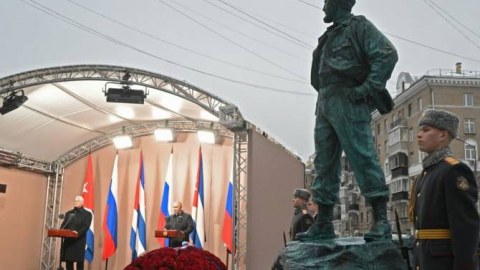 Moskvada Fidel Kastronun abidəsi ucaldıldı