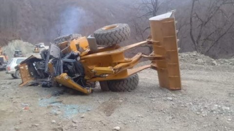 Kəlbəcərdə traktor aşdı - Sürücü öldü