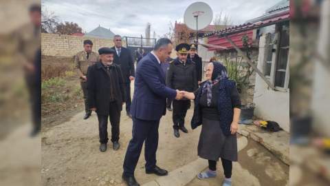 İcra başçısı şəhid ailəsini evində ziyarət edib - FOTO