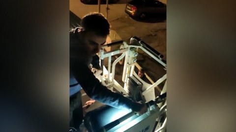 24 yaşlı oğlan binadan yıxılıb - VİDEO