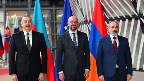 Paşinyan Şarl Mişeli pis vəziyyətdə QOYDU