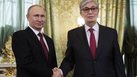 Tokayev Putinlə görüşə gedir