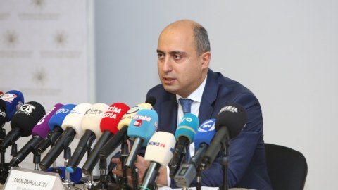 “Tariximizi öz dilimizdə tədris etməliyik” - Emin Əmrullayev
