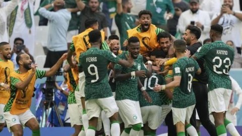 Şahzadə futbolçulara "Rolls Royce" hədiyyə etdi 