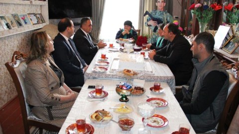 İcra başçısı şəhid ailəsini ziyarət etdi