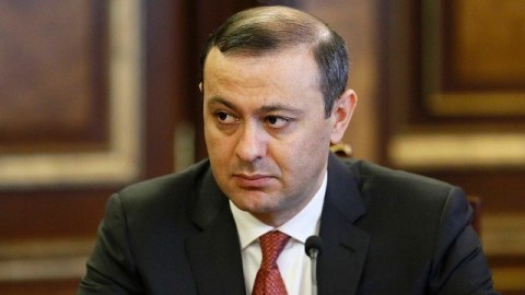 Ermənistan Təhlükəsizlik Şurasının katibi Fransaya gedir