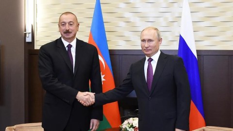 İlham Əliyev Vladimir Putinlə danışdı