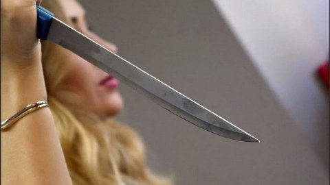 Bakıda bacı qardaşını BIÇAQLADI