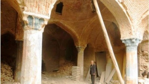 Təbrizdə tarixi tikili dağıdılıb