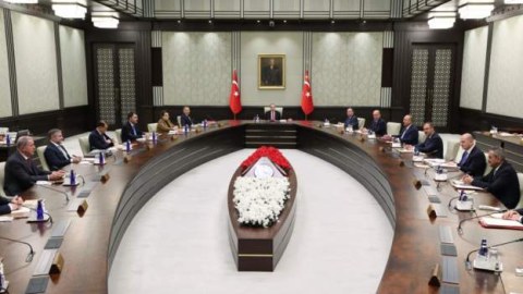 Türkiyə hökuməti Suriya əməliyyatını müzakirə edir - Ordu əmr gözləyir