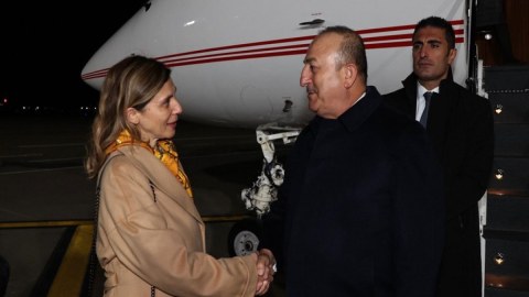 Çavuşoğlu Rumıniyaya səfər edib