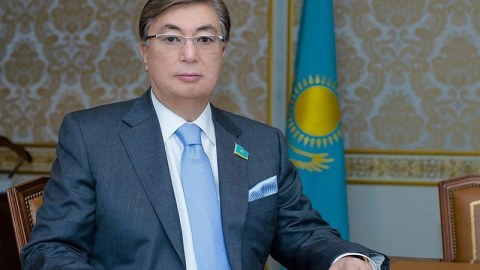Tokayev Makronla görüşə getdi