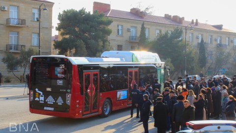 Avtobuslar 15 dəqiqəlik gecikmə ilə işləyir