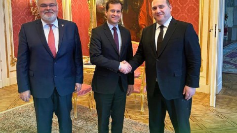 Prezidentin xüsusi nümayəndəsi Macarıstana gedib