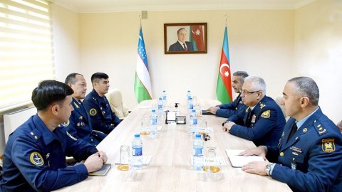 Azərbaycan və Özbəkistan arasında hərbi əməkdaşlıq müzakirə edildi
