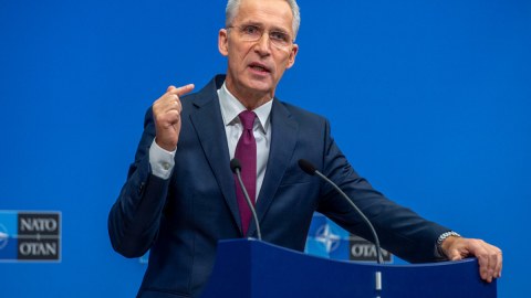 NATO ölkələri Çindən asılılığı azaldacaq 