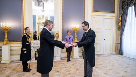 Azərbaycan səfiri etimadnaməsini Krala təqdim etdi - FOTO